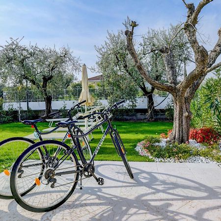 Le Ville Della Romantica Manerba del Garda Bagian luar foto