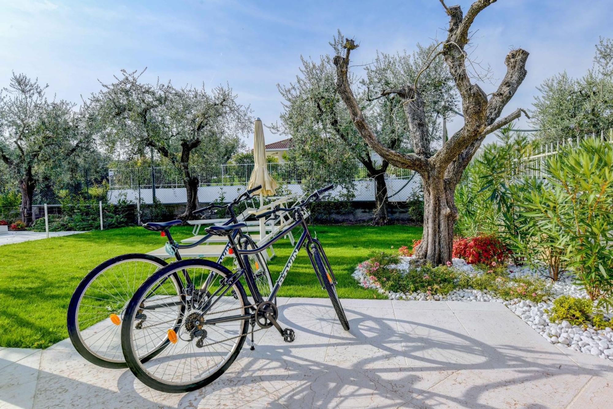 Le Ville Della Romantica Manerba del Garda Bagian luar foto