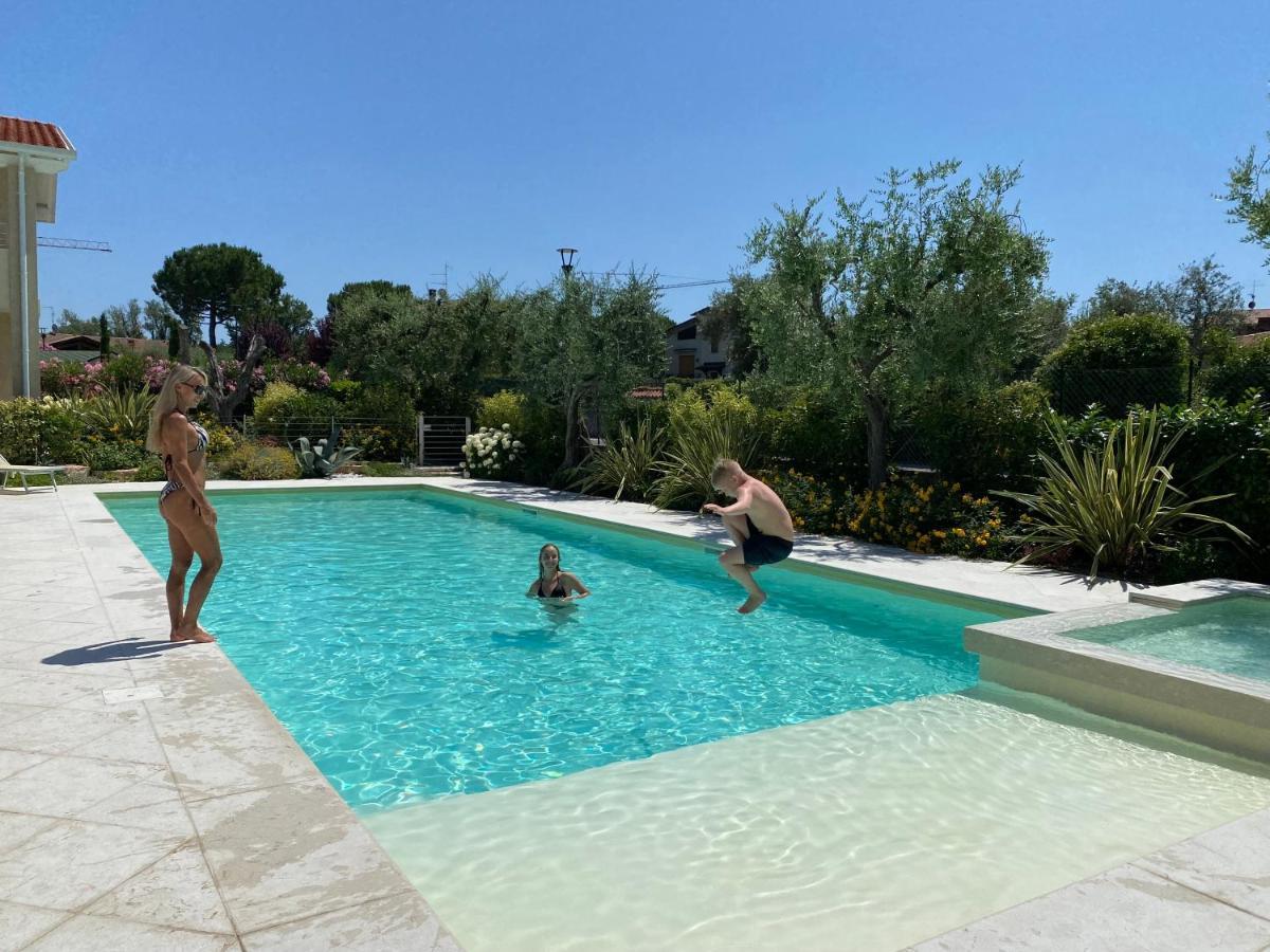 Le Ville Della Romantica Manerba del Garda Bagian luar foto